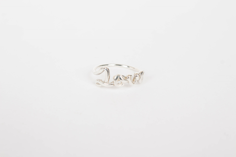 <b><p>LOVE Lettering love Silv female 30s Modn</p></b><b><p>愛 レタリング love シルバー 女性 30代 モダン・アンド・シーク なルック</p></b><br /><br /><p align='center'>