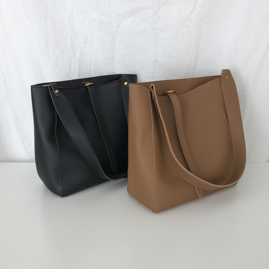 <b><p>Gold ring shouer bag practical Simple wp</p></b><b><p>ゴールドリングショルダーバッグ実用性の良いバッグシンプルショーポベクデイリーコーディネートしやすいモ</p></b><br /><br /><p align='center'>