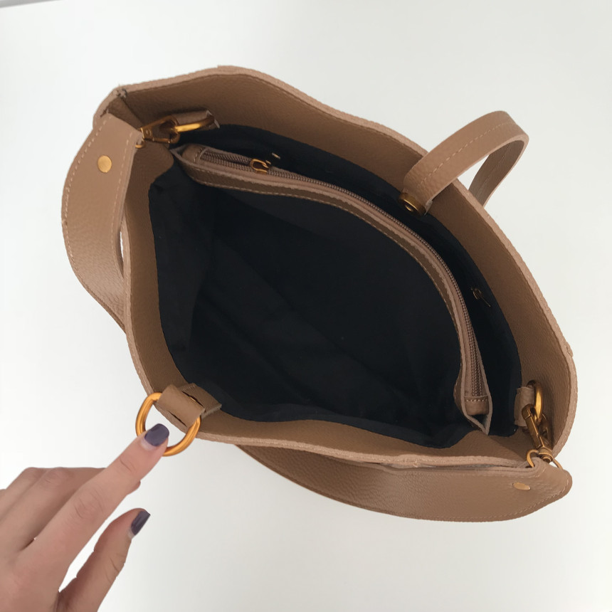 <b><p>Gold ring shouer bag practical Simple wp</p></b><b><p>ゴールドリングショルダーバッグ実用性の良いバッグシンプルショーポベクデイリーコーディネートしやすいモ</p></b><br /><br /><p align='center'>