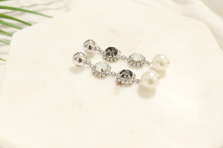 <b><p>Bello earring W-dressed Bold Luxuous acco</p></b><b><p>ベロ イヤリング ワンピースによく似合う ボールドた 高級感のあるアクセサリー ファッショナブルなス</p></b><br /><br /><p align='center'>