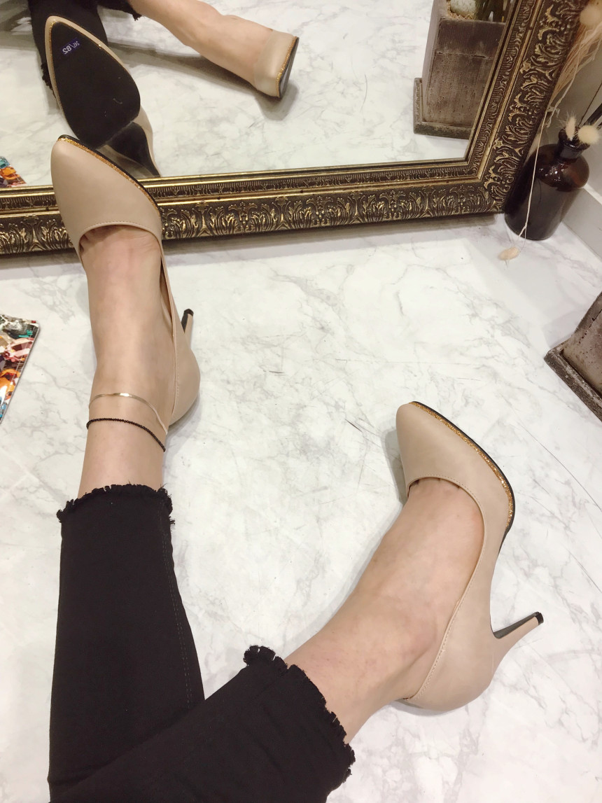 <b><p>Puff Front Stiletto Hl Korean Today's</p></b><b><p>グムポル アプコ スティレットヒール 韓国語 今日のファッション フェミニンな感性ムード</p></b><br /><br /><p align='center'>