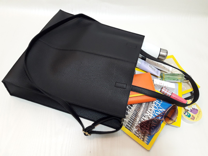 <b><p>Opel Plain Square Crossed Shoulder Bag Light</p></b><b><p>O '無知正方形デイリークロスショルダーバッグ軽量バッグシンプルなショーポベクレディースカジュ</p></b><br /><br /><p align='center'>