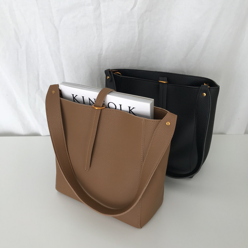 <b><p>Gold ring shouer bag practical Simple wp</p></b><b><p>ゴールドリングショルダーバッグ実用性の良いバッグシンプルショーポベクデイリーコーディネートしやすいモ</p></b><br /><br /><p align='center'>