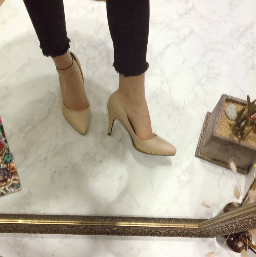 <b><p>Puff Front Stiletto Hl Korean Today's</p></b><b><p>グムポル アプコ スティレットヒール 韓国語 今日のファッション フェミニンな感性ムード</p></b><br /><br /><p align='center'>