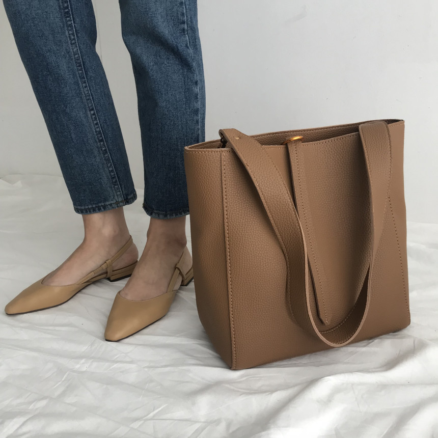 <b><p>Gold ring shouer bag practical Simple wp</p></b><b><p>ゴールドリングショルダーバッグ実用性の良いバッグシンプルショーポベクデイリーコーディネートしやすいモ</p></b><br /><br /><p align='center'>