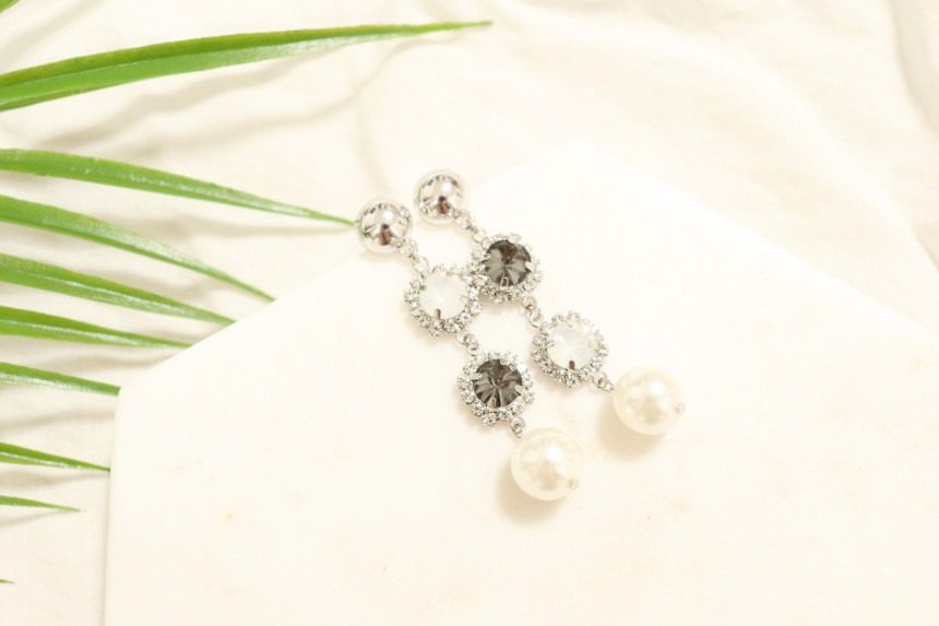 <b><p>Bello earring W-dressed Bold Luxuous acco</p></b><b><p>ベロ イヤリング ワンピースによく似合う ボールドた 高級感のあるアクセサリー ファッショナブルなス</p></b><br /><br /><p align='center'>