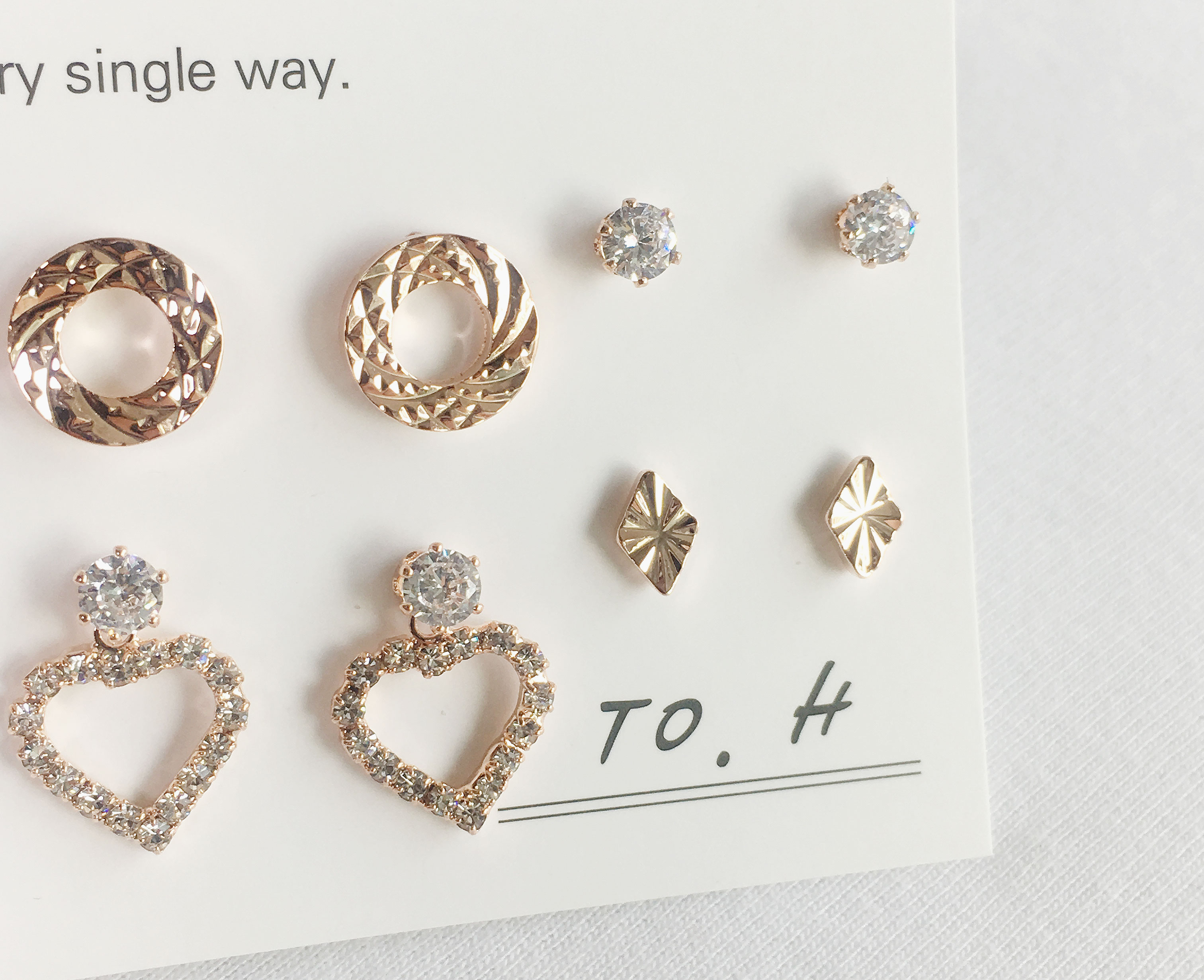 <b><p>daily flower Cubic Drop earring 14 pieces</p></b><b><p>デイリー フラワー キュービック ドロップ イヤリング 14ピース シンプルな セット</p></b><br /><br /><p align='center'>