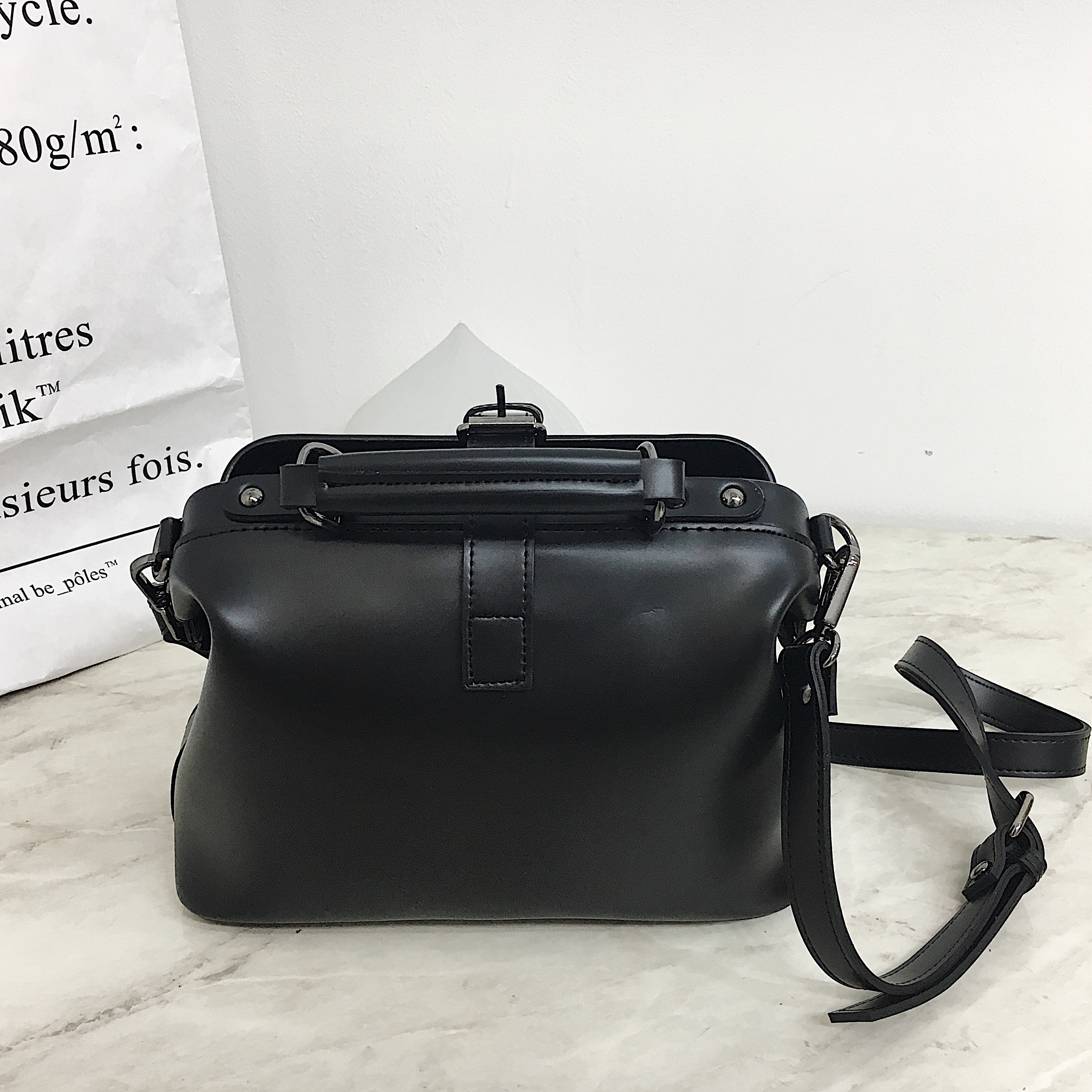 <b><p>moss vintage bton white no claic women stylish</p></b><b><p>mossヴィンテージボストンバッグモノクラシック女性スタイリッシュに見えるモダンユニークカジュアルバ</p></b><br /><br /><p align='center'>