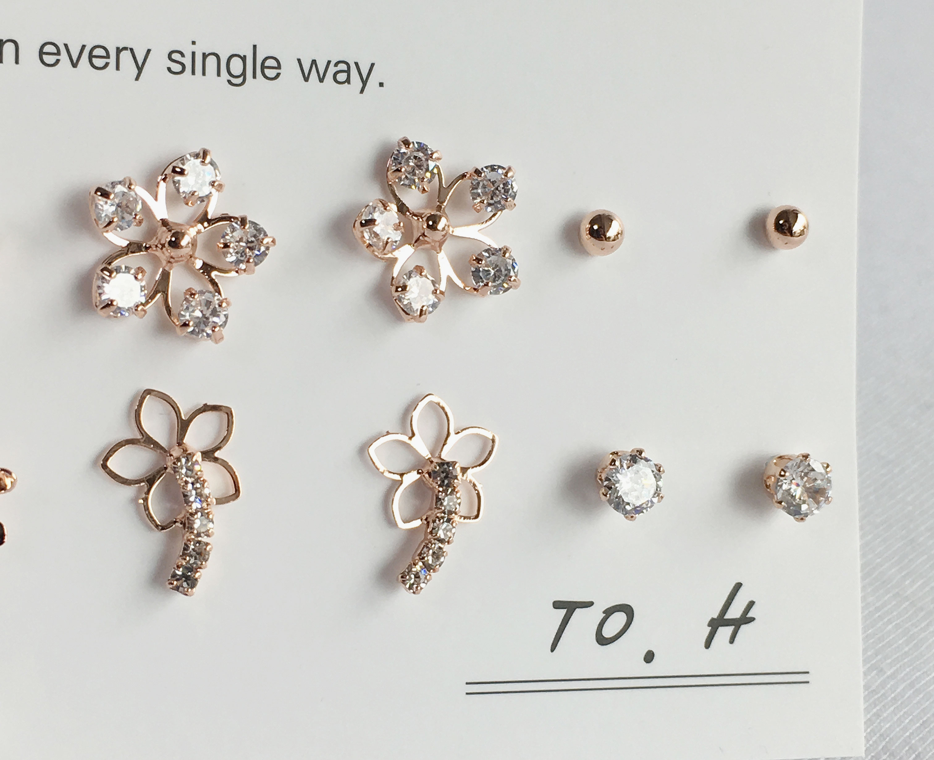 <b><p>daily flower Cubic Drop earring 14 pieces</p></b><b><p>デイリー フラワー キュービック ドロップ イヤリング 14ピース シンプルな セット</p></b><br /><br /><p align='center'>