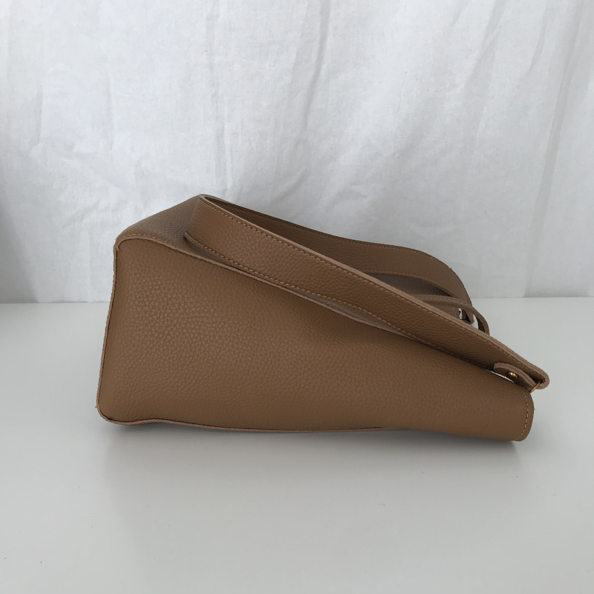 <b><p>Gold ring shouer bag practical Simple wp</p></b><b><p>ゴールドリングショルダーバッグ実用性の良いバッグシンプルショーポベクデイリーコーディネートしやすいモ</p></b><br /><br /><p align='center'>