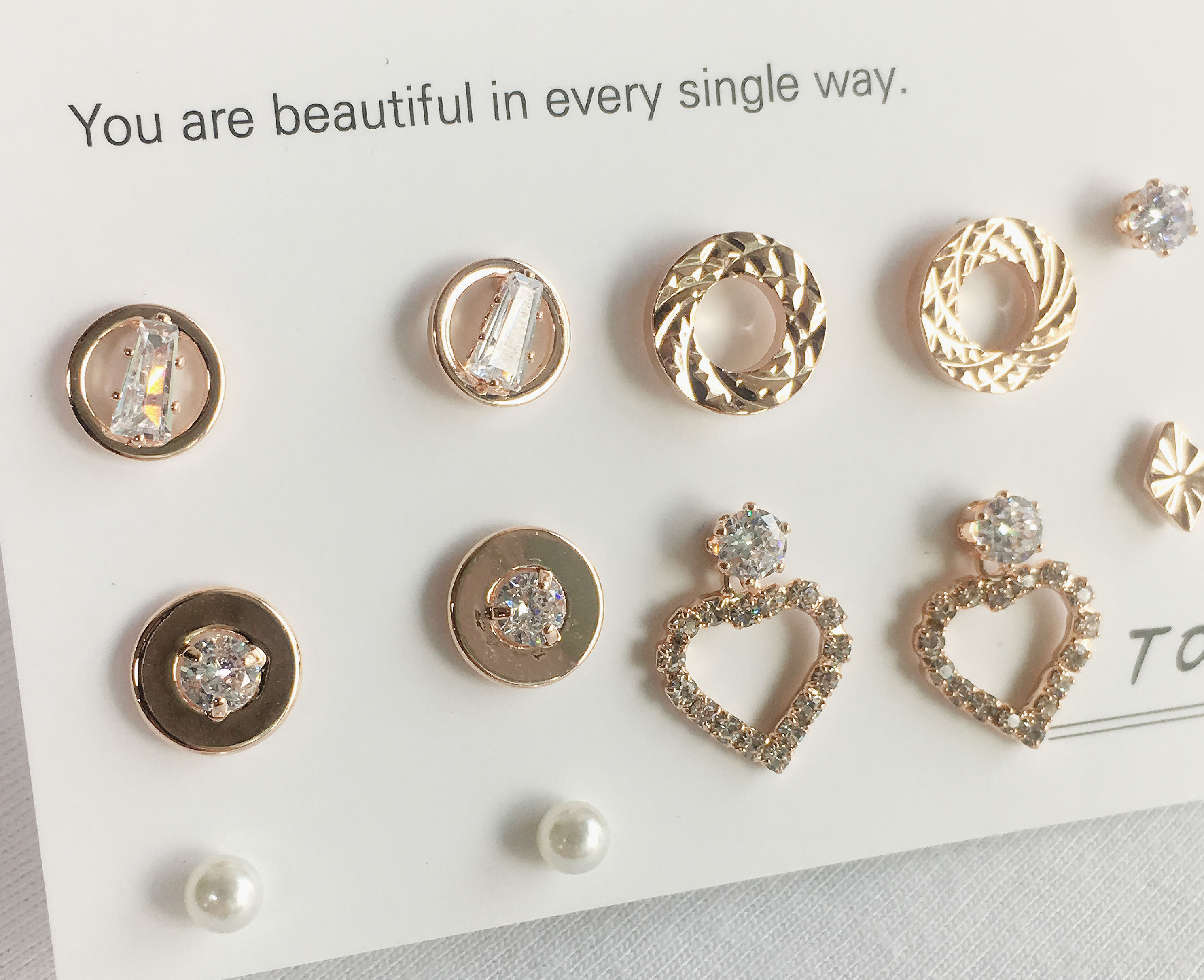 <b><p>daily flower Cubic Drop earring 14 pieces</p></b><b><p>デイリー フラワー キュービック ドロップ イヤリング 14ピース シンプルな セット</p></b><br /><br /><p align='center'>