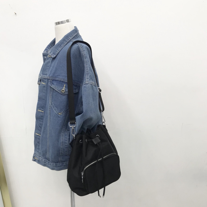 <b><p>Zipper pocket bu bag mini college student</p></b><b><p>ファスナーポケットバケットバックミニ女子大生デイリールックショルダーバッグボクジョリ軽く持ち上げる良</p></b><br /><br /><p align='center'>