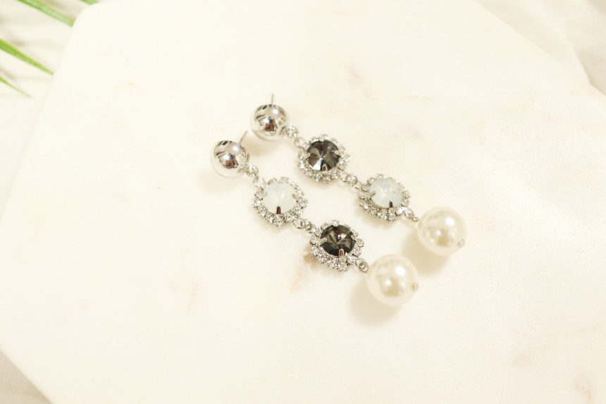 <b><p>Bello earring W-dressed Bold Luxuous acco</p></b><b><p>ベロ イヤリング ワンピースによく似合う ボールドた 高級感のあるアクセサリー ファッショナブルなス</p></b><br /><br /><p align='center'>