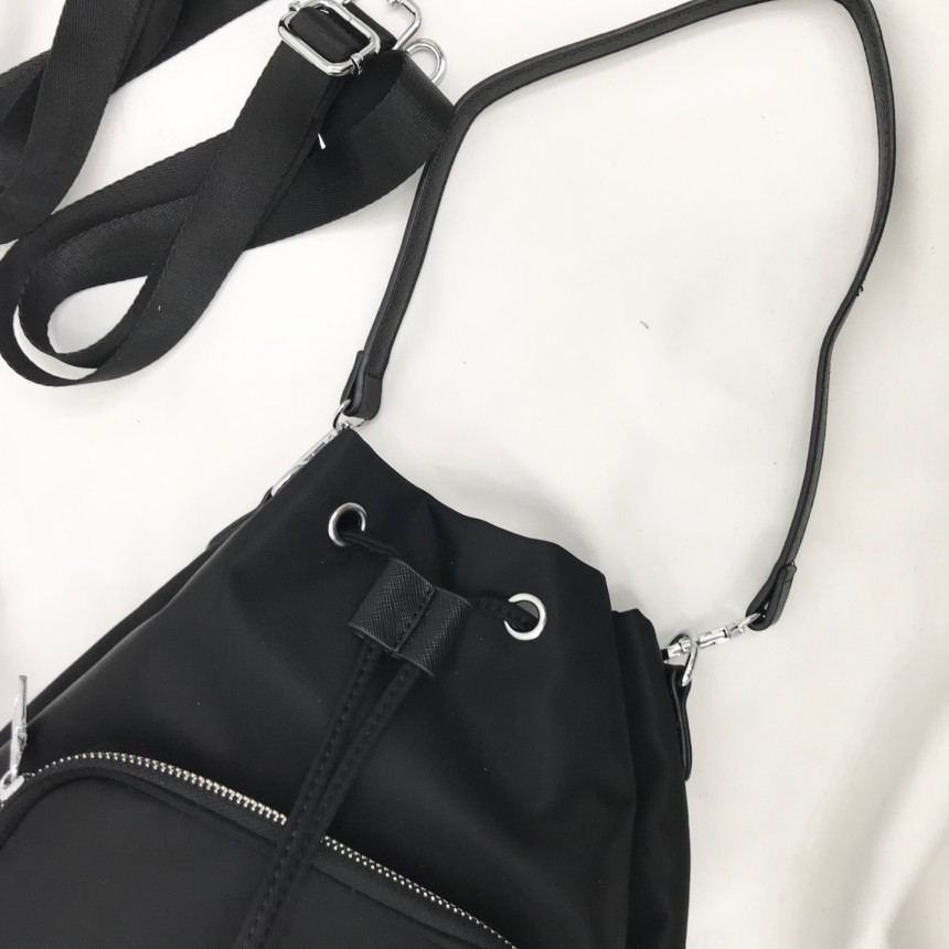 <b><p>Zipper pocket bu bag mini college student</p></b><b><p>ファスナーポケットバケットバックミニ女子大生デイリールックショルダーバッグボクジョリ軽く持ち上げる良</p></b><br /><br /><p align='center'>