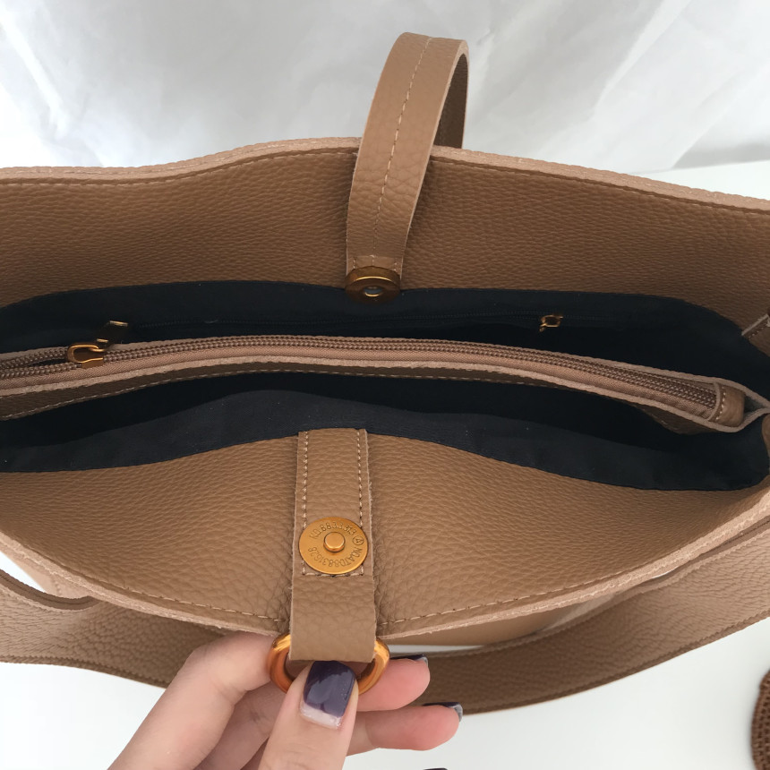 <b><p>Gold ring shouer bag practical Simple wp</p></b><b><p>ゴールドリングショルダーバッグ実用性の良いバッグシンプルショーポベクデイリーコーディネートしやすいモ</p></b><br /><br /><p align='center'>