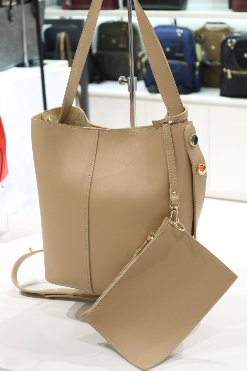 <b><p>Nomi Miller Should Bag FGN8500 Gangnam Day</p></b><b><p>ニコルミラーショルダーバッグFGN8500江南店デイリーバック20代の女性のバッグ</p></b><br /><br /><p align='center'>