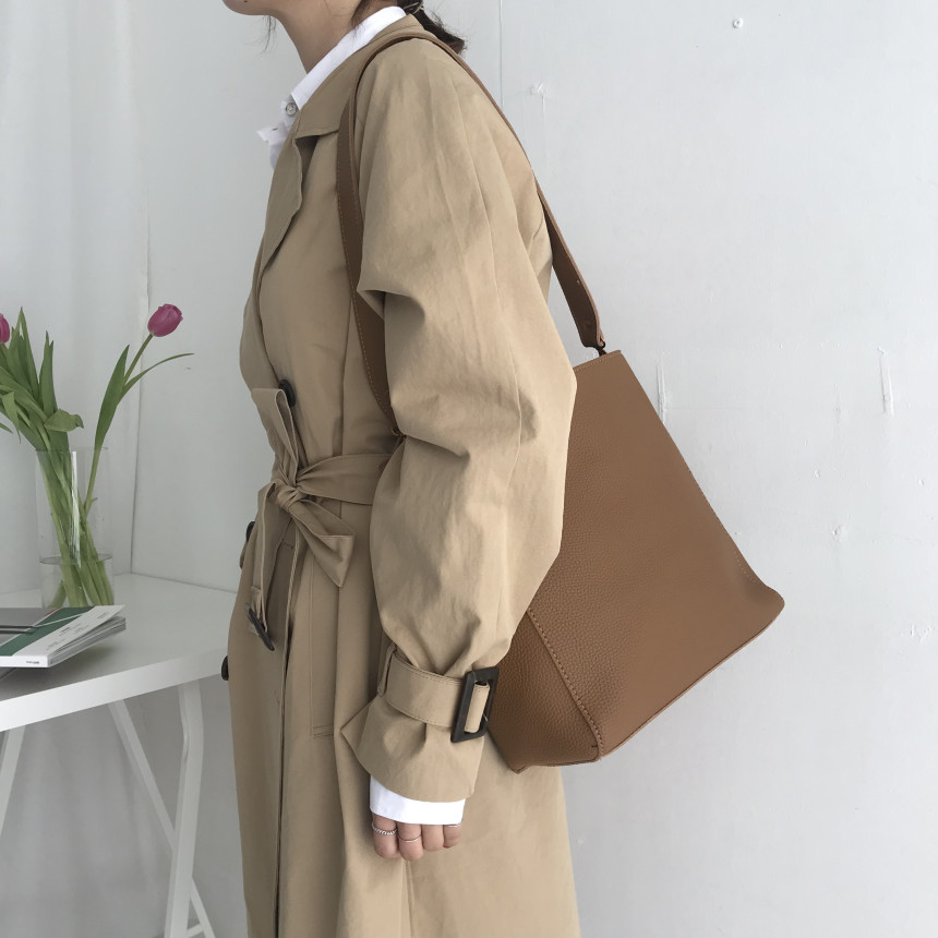 <b><p>Gold ring shouer bag practical Simple wp</p></b><b><p>ゴールドリングショルダーバッグ実用性の良いバッグシンプルショーポベクデイリーコーディネートしやすいモ</p></b><br /><br /><p align='center'>