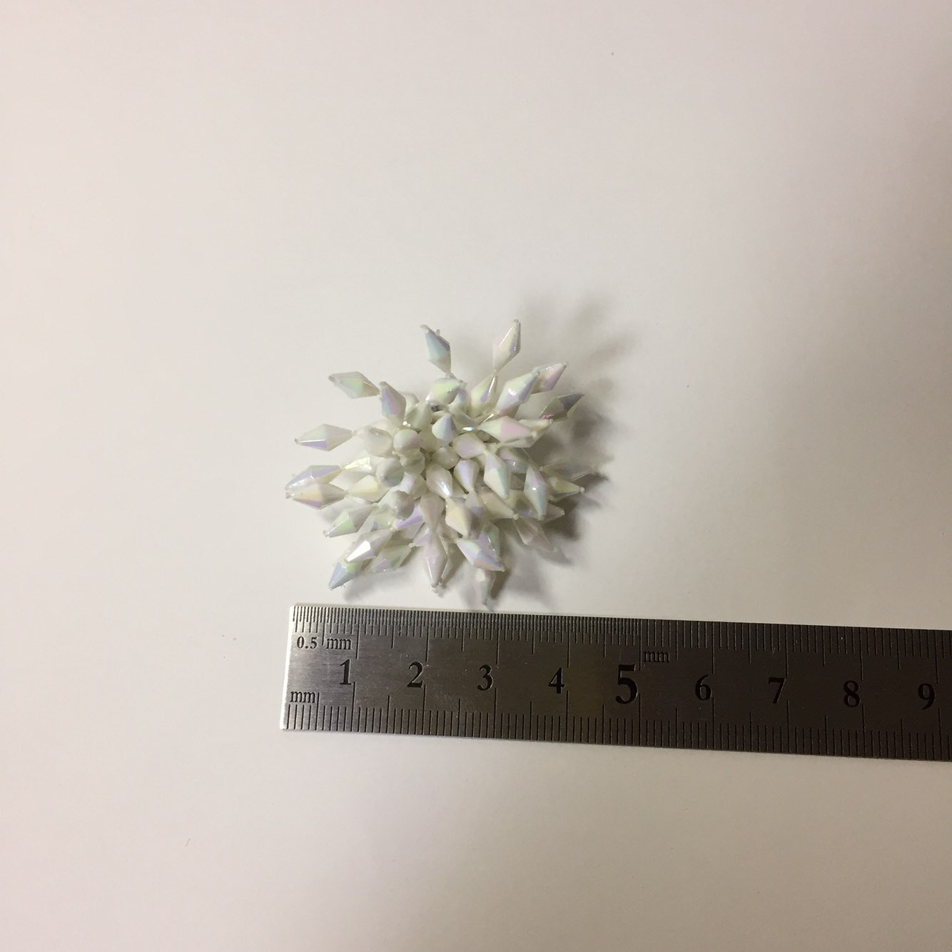 <b><p>Kim Hee-sun Na Yog st Biz Firecracker Bold</p></b><b><p>キム・ヒソン ナヨン セント ビーズ 爆竹 ボールド カラー イヤリング ホワイト</p></b><br /><br /><p align='center'>