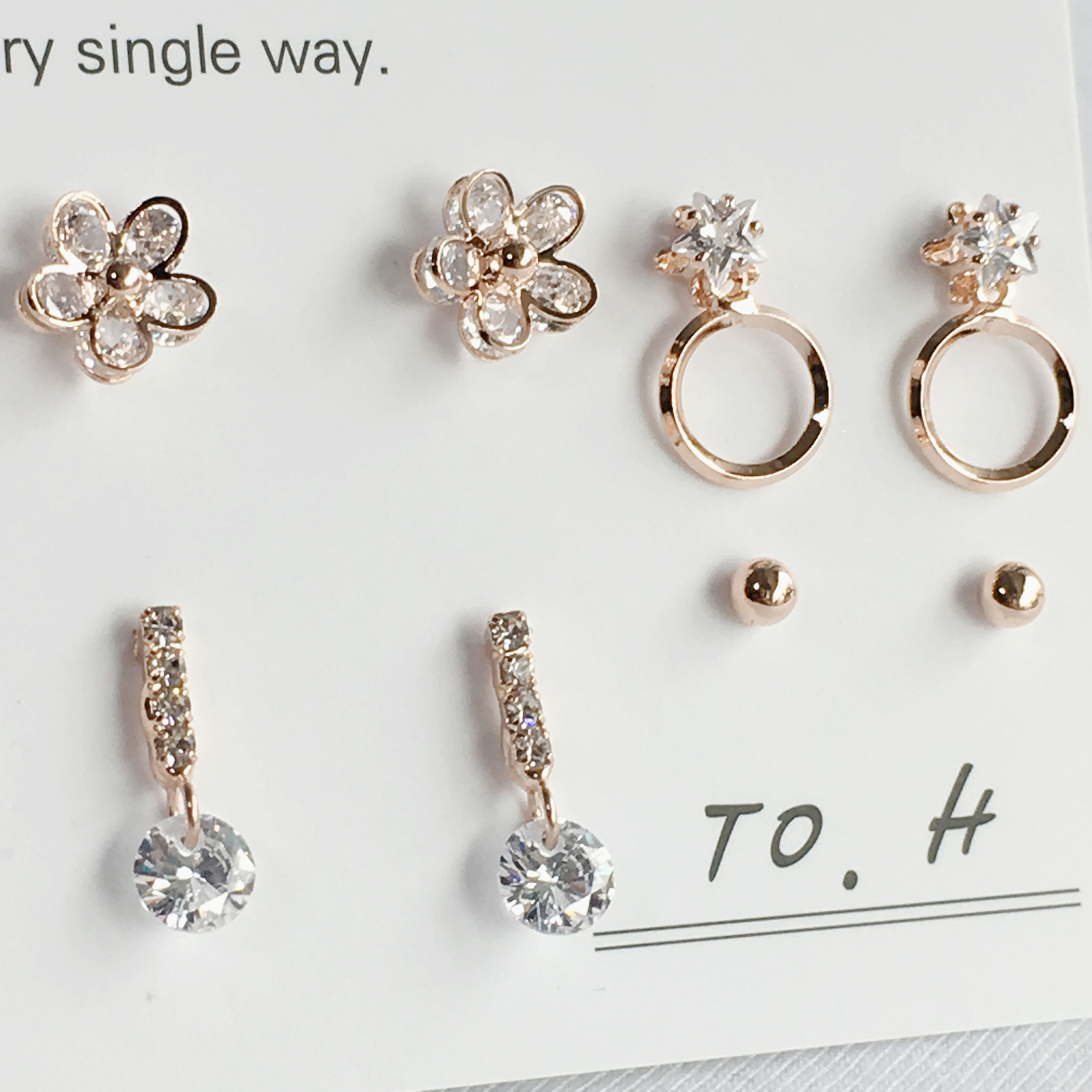 <b><p>daily flower Cubic Drop earring 14 pieces</p></b><b><p>デイリー フラワー キュービック ドロップ イヤリング 14ピース シンプルな セット</p></b><br /><br /><p align='center'>