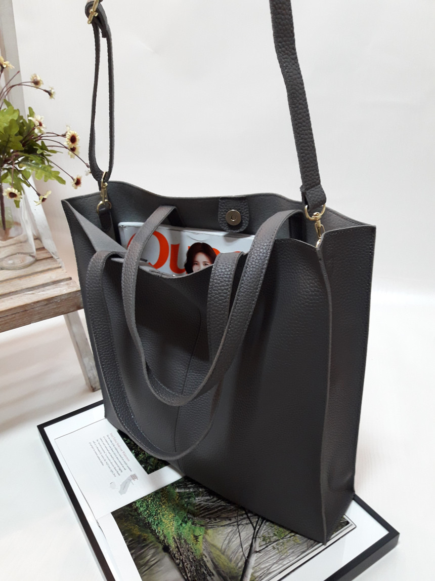 <b><p>Opel Plain Square Crossed Shoulder Bag Light</p></b><b><p>O '無知正方形デイリークロスショルダーバッグ軽量バッグシンプルなショーポベクレディースカジュ</p></b><br /><br /><p align='center'>