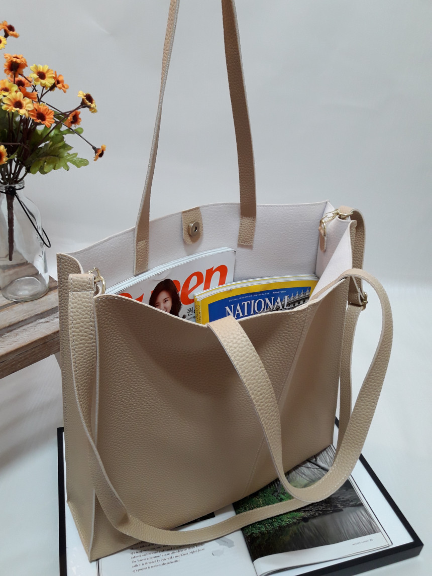 <b><p>Opel Plain Square Crossed Shoulder Bag Light</p></b><b><p>O '無知正方形デイリークロスショルダーバッグ軽量バッグシンプルなショーポベクレディースカジュ</p></b><br /><br /><p align='center'>