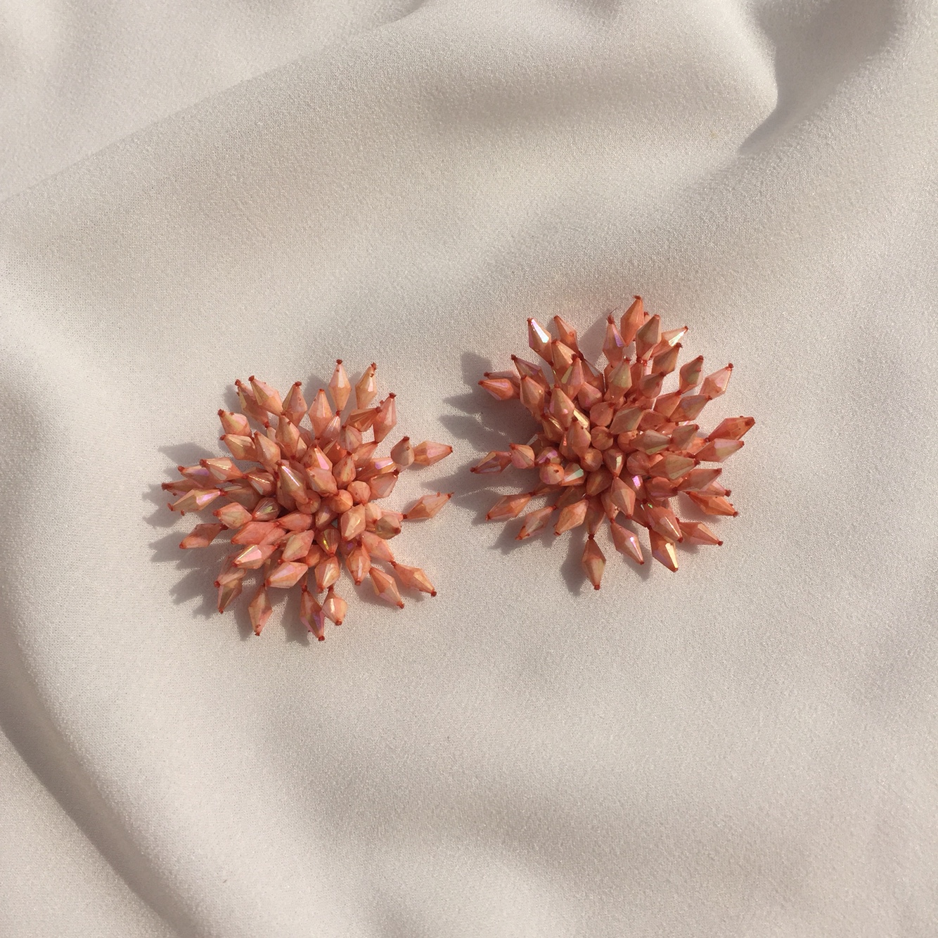 <b><p>Kim Hee Sun and Na Yog Flower earrings Small</p></b><b><p>キム・ヒソン、キム・ナヨンst 花のイヤリング スモールサイズ、 グィチ可能 トーク運転</p></b><br /><br /><p align='center'>