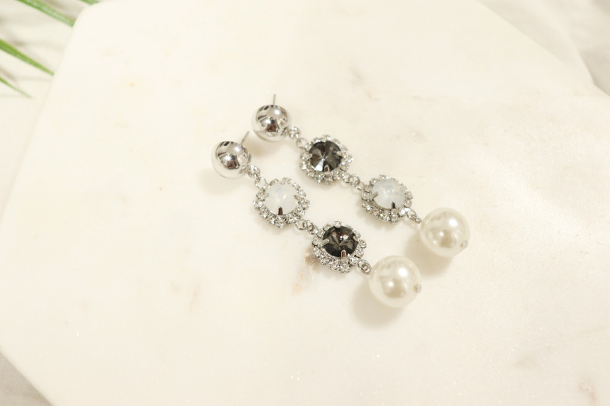 <b><p>Bello earring W-dressed Bold Luxuous acco</p></b><b><p>ベロ イヤリング ワンピースによく似合う ボールドた 高級感のあるアクセサリー ファッショナブルなス</p></b><br /><br /><p align='center'>