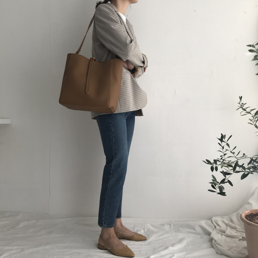 <b><p>Gold ring shouer bag practical Simple wp</p></b><b><p>ゴールドリングショルダーバッグ実用性の良いバッグシンプルショーポベクデイリーコーディネートしやすいモ</p></b><br /><br /><p align='center'>