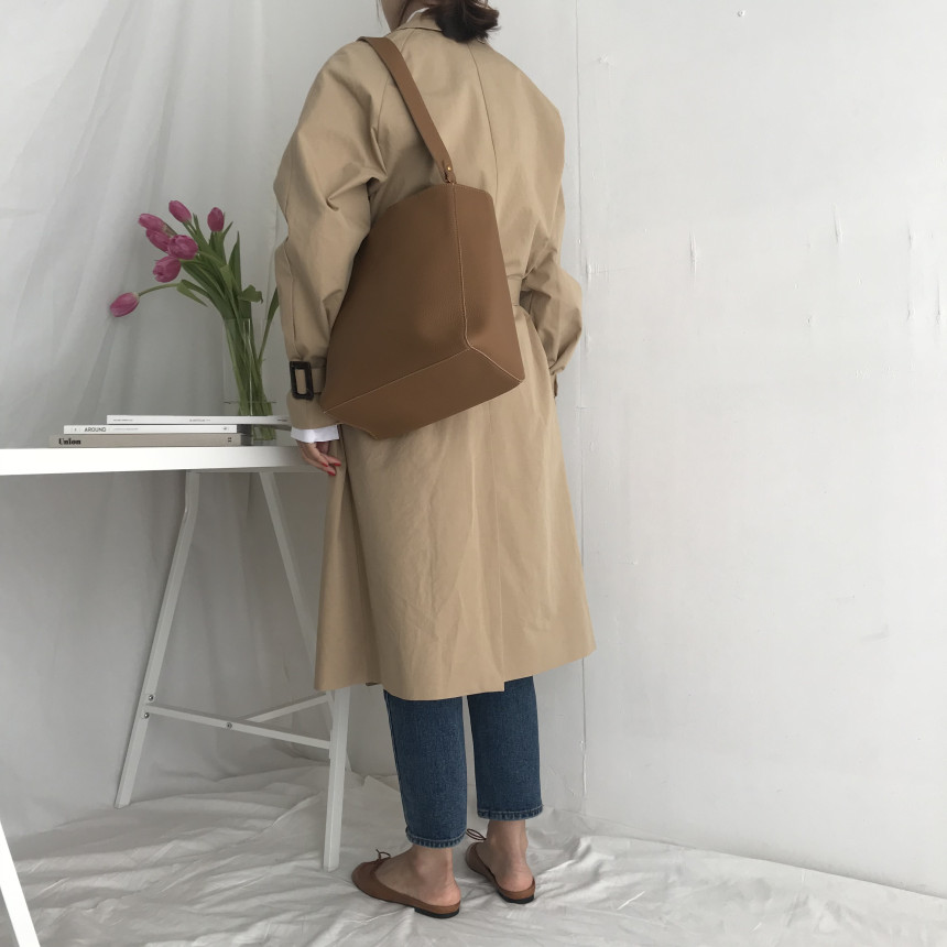 <b><p>Gold ring shouer bag practical Simple wp</p></b><b><p>ゴールドリングショルダーバッグ実用性の良いバッグシンプルショーポベクデイリーコーディネートしやすいモ</p></b><br /><br /><p align='center'>