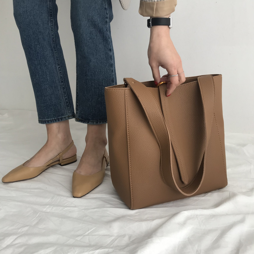 <b><p>Gold ring shouer bag practical Simple wp</p></b><b><p>ゴールドリングショルダーバッグ実用性の良いバッグシンプルショーポベクデイリーコーディネートしやすいモ</p></b><br /><br /><p align='center'>