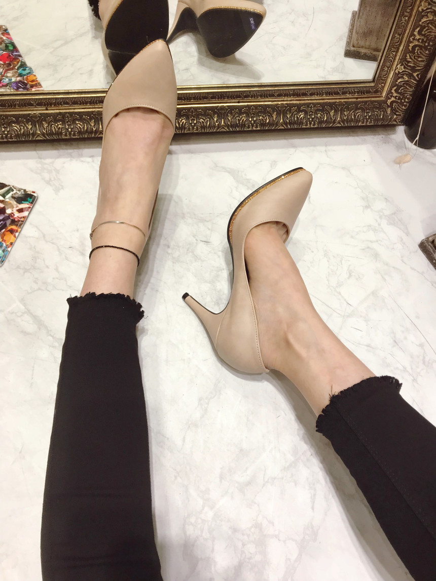 <b><p>Puff Front Stiletto Hl Korean Today's</p></b><b><p>グムポル アプコ スティレットヒール 韓国語 今日のファッション フェミニンな感性ムード</p></b><br /><br /><p align='center'>