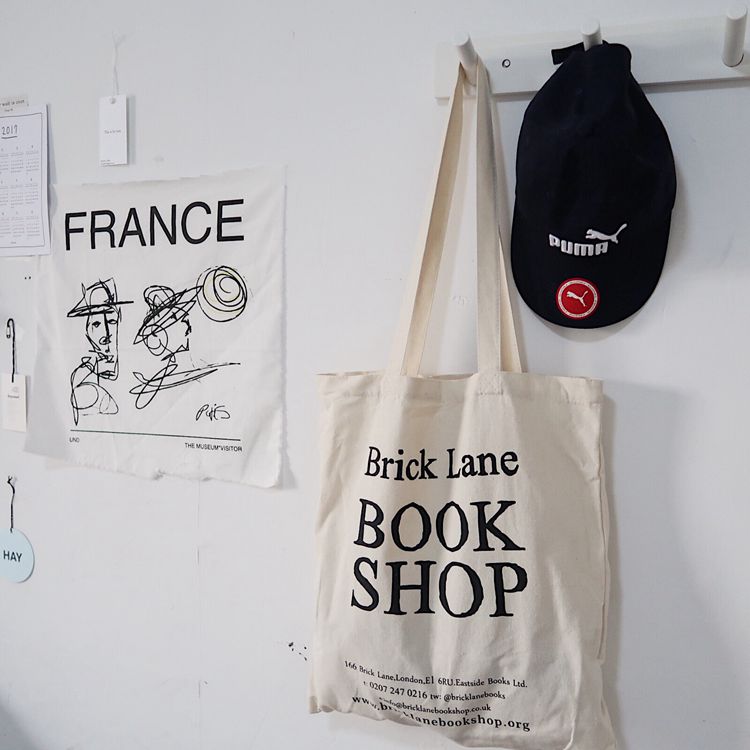 <b><p>Production Brick Lane Bookshop Ld store Eco</p></b><b><p>製作ブリックレーンブクシャプロンドン書店エコバッグ英国のデイリーベージュbookshop</p></b><br /><br /><p align='center'>