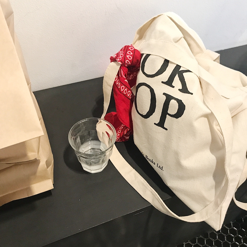 <b><p>Production Brick Lane Bookshop Ld store Eco</p></b><b><p>製作ブリックレーンブクシャプロンドン書店エコバッグ英国のデイリーベージュbookshop</p></b><br /><br /><p align='center'>