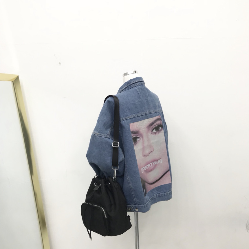 <b><p>Zipper pocket bu bag mini college student</p></b><b><p>ファスナーポケットバケットバックミニ女子大生デイリールックショルダーバッグボクジョリ軽く持ち上げる良</p></b><br /><br /><p align='center'>