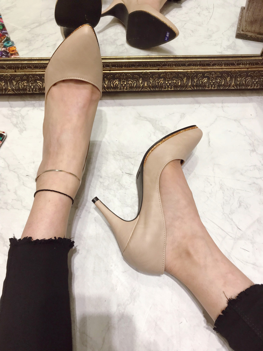 <b><p>Puff Front Stiletto Hl Korean Today's</p></b><b><p>グムポル アプコ スティレットヒール 韓国語 今日のファッション フェミニンな感性ムード</p></b><br /><br /><p align='center'>