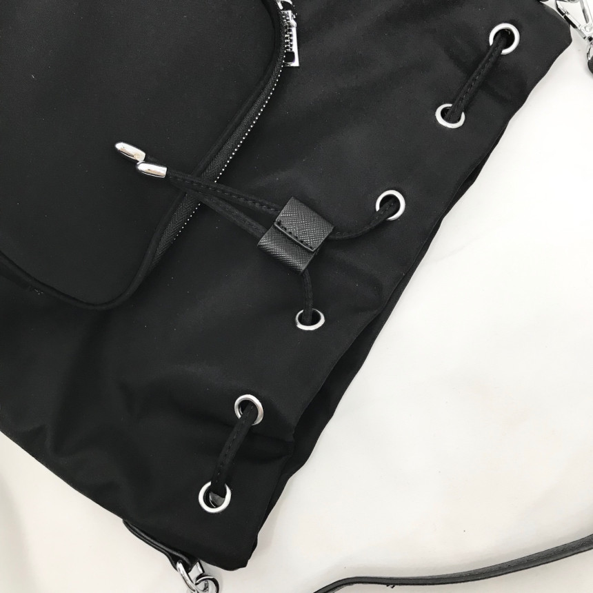 <b><p>Zipper pocket bu bag mini college student</p></b><b><p>ファスナーポケットバケットバックミニ女子大生デイリールックショルダーバッグボクジョリ軽く持ち上げる良</p></b><br /><br /><p align='center'>