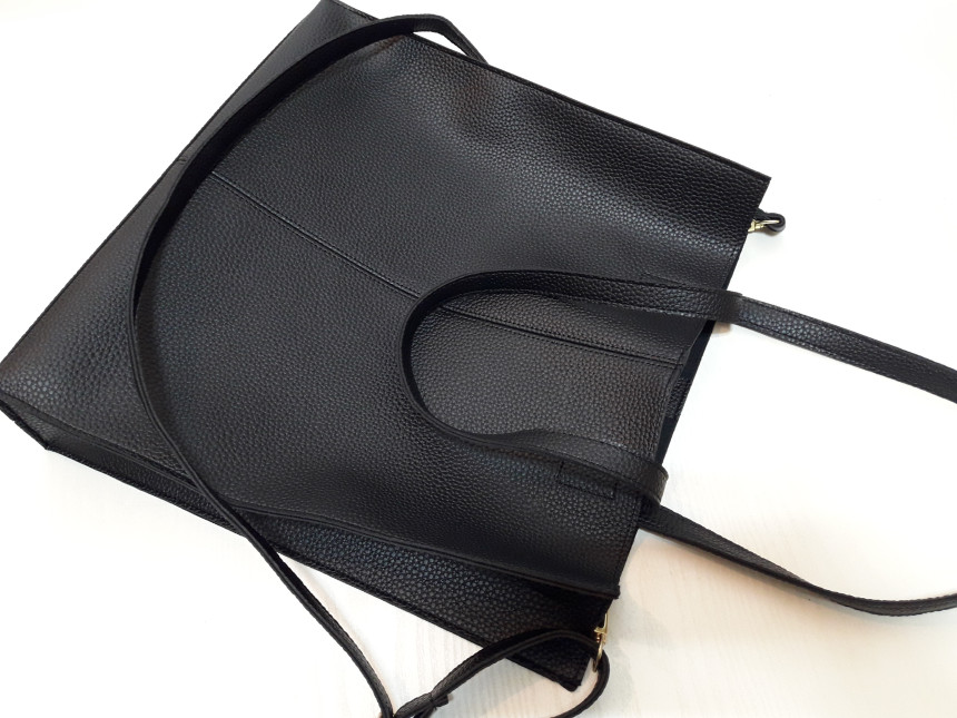 <b><p>Opel Plain Square Crossed Shoulder Bag Light</p></b><b><p>O '無知正方形デイリークロスショルダーバッグ軽量バッグシンプルなショーポベクレディースカジュ</p></b><br /><br /><p align='center'>