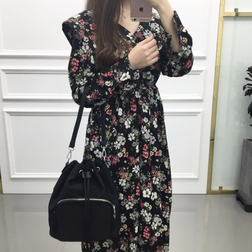 <b><p>Zipper pocket bu bag mini college student</p></b><b><p>ファスナーポケットバケットバックミニ女子大生デイリールックショルダーバッグボクジョリ軽く持ち上げる良</p></b><br /><br /><p align='center'>