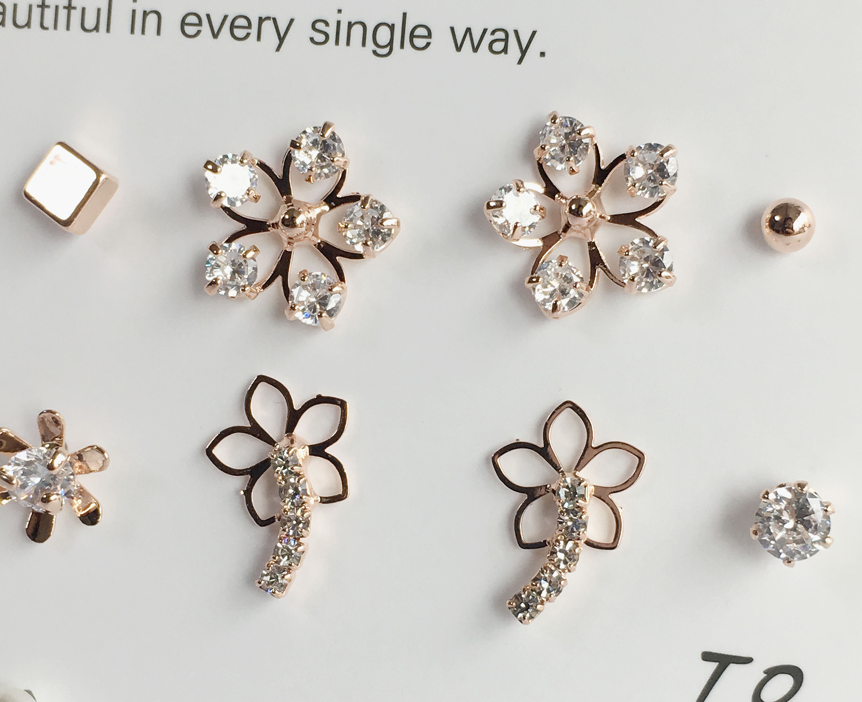 <b><p>daily flower Cubic Drop earring 14 pieces</p></b><b><p>デイリー フラワー キュービック ドロップ イヤリング 14ピース シンプルな セット</p></b><br /><br /><p align='center'>