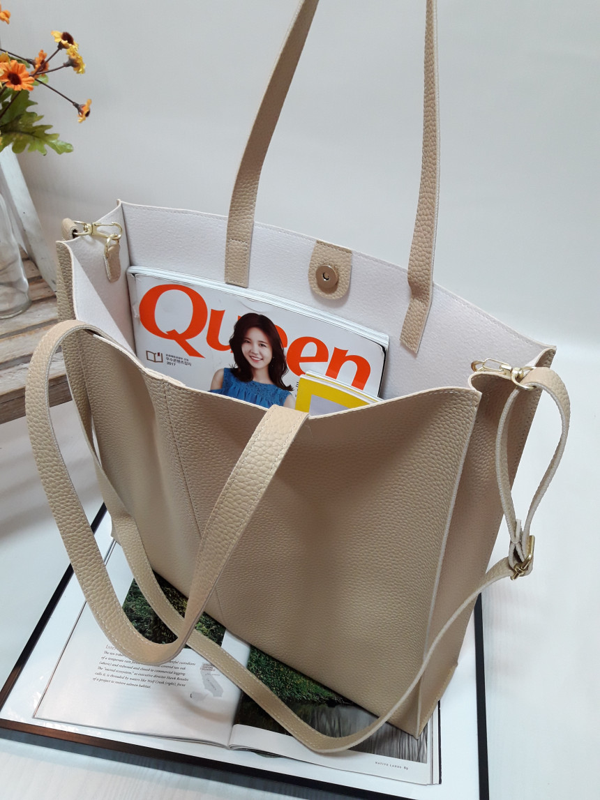 <b><p>Opel Plain Square Crossed Shoulder Bag Light</p></b><b><p>O '無知正方形デイリークロスショルダーバッグ軽量バッグシンプルなショーポベクレディースカジュ</p></b><br /><br /><p align='center'>