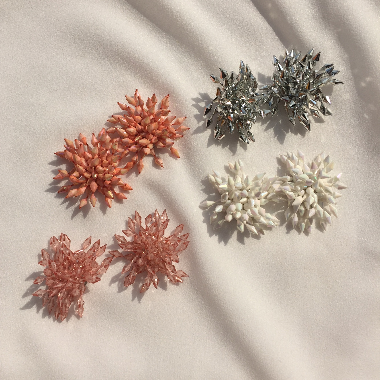 <b><p>Kim Hee Sun and Na Yog Flower earrings Small</p></b><b><p>キム・ヒソン、キム・ナヨンst 花のイヤリング スモールサイズ、 グィチ可能 トーク運転</p></b><br /><br /><p align='center'>