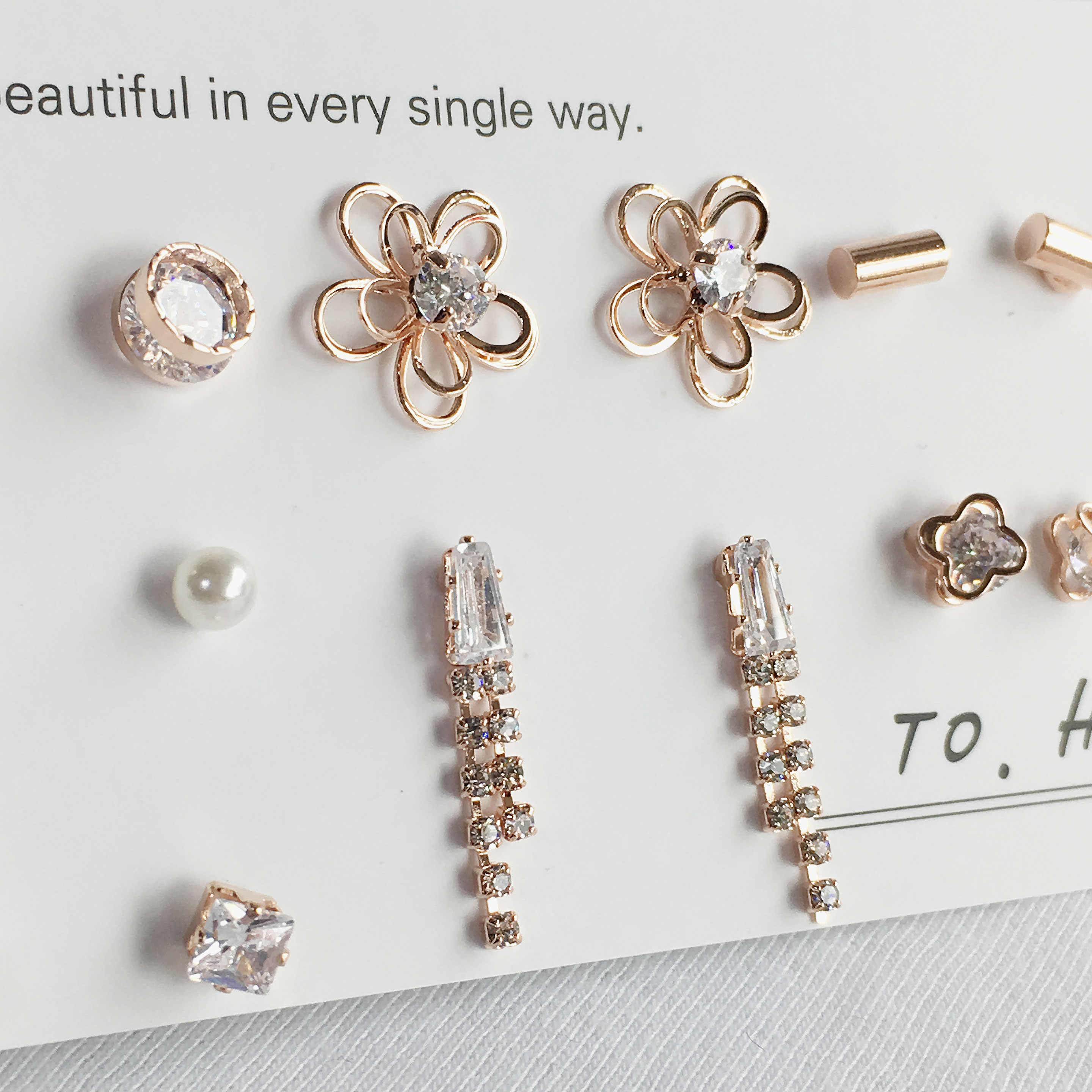 <b><p>daily flower Cubic Drop earring 14 pieces</p></b><b><p>デイリー フラワー キュービック ドロップ イヤリング 14ピース シンプルな セット</p></b><br /><br /><p align='center'>
