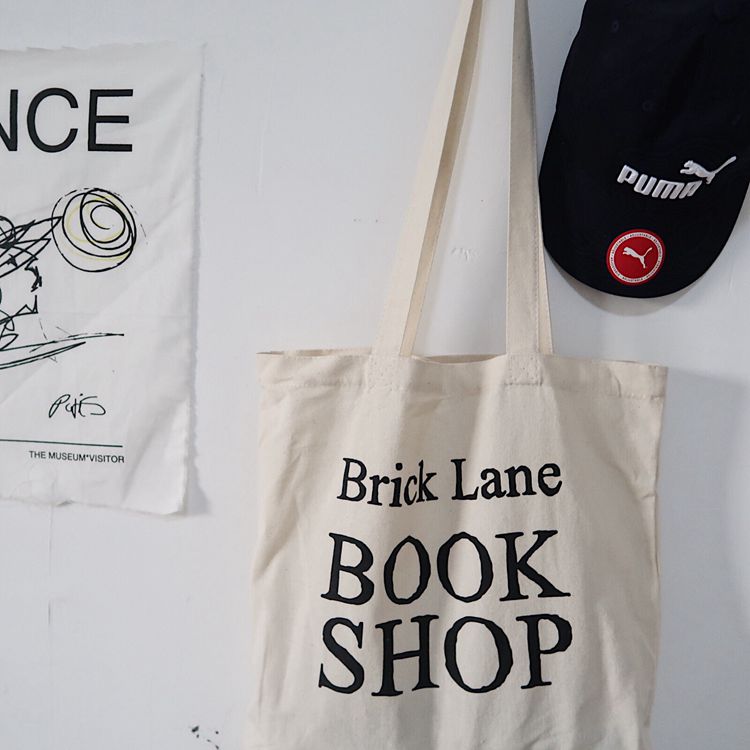 <b><p>Production Brick Lane Bookshop Ld store Eco</p></b><b><p>製作ブリックレーンブクシャプロンドン書店エコバッグ英国のデイリーベージュbookshop</p></b><br /><br /><p align='center'>