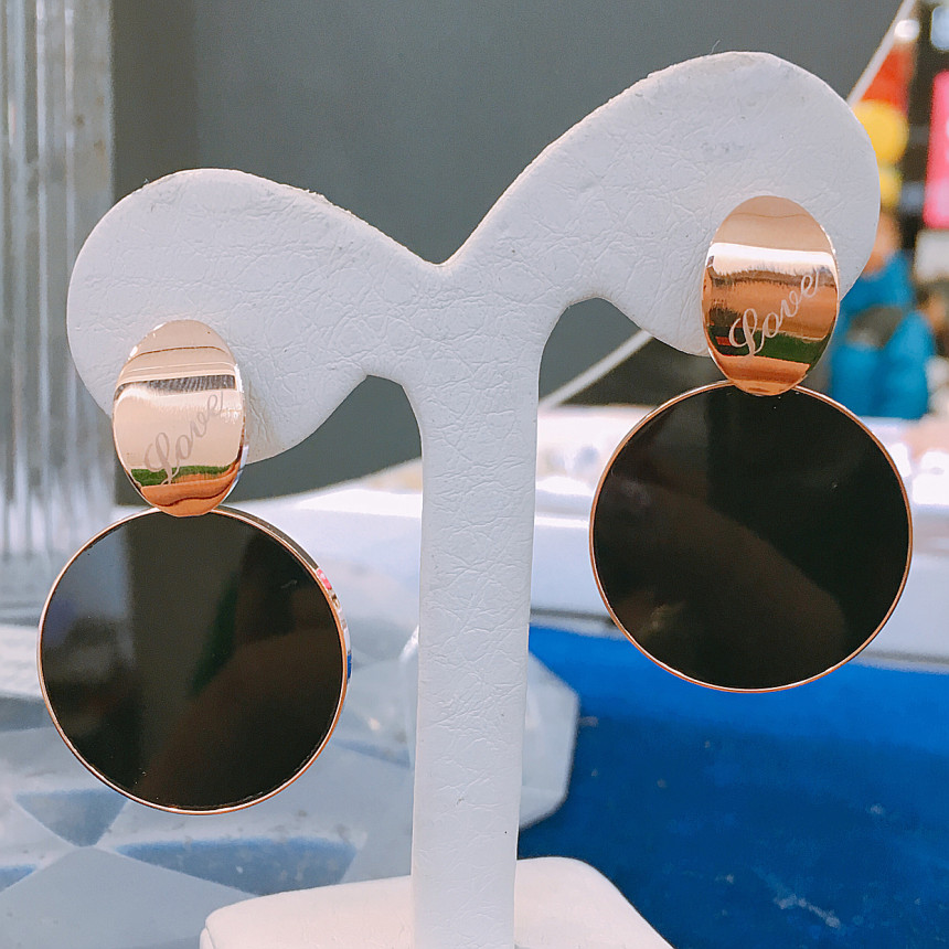 <b><p>Luce Surge Color Braided Earrings LKJ1148</p></b><b><p>ルーチェ 書かれているカラーブボールドピアス LKJ1148 魅力的な ウンチム</p></b><br /><br /><p align='center'>