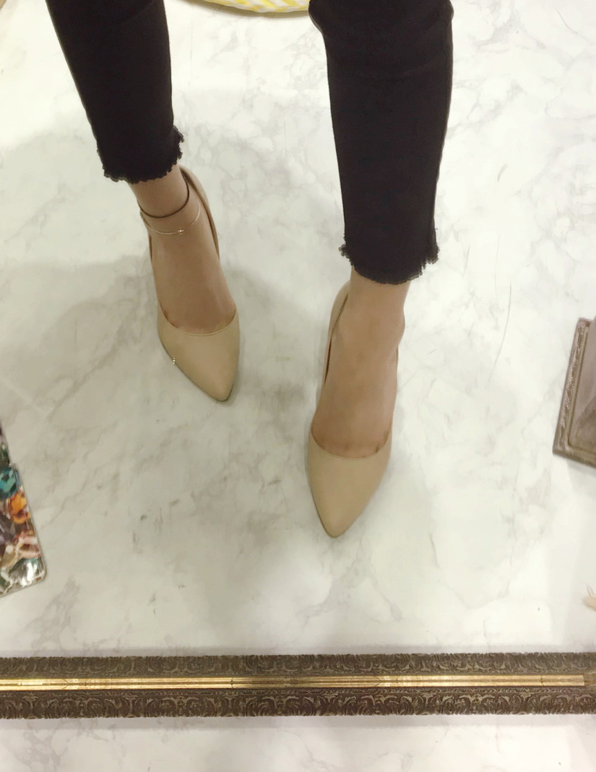 <b><p>Puff Front Stiletto Hl Korean Today's</p></b><b><p>グムポル アプコ スティレットヒール 韓国語 今日のファッション フェミニンな感性ムード</p></b><br /><br /><p align='center'>