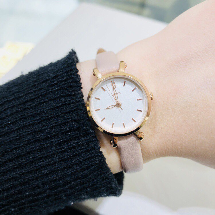 <b><p>Lloyd basic Simple round ather cck LL2G18302IGI</p></b><b><p>ロイド ベーシック シンプルラウンド レザー 時計 LL2G18302IGI ISL</p></b><br /><br /><p align='center'>