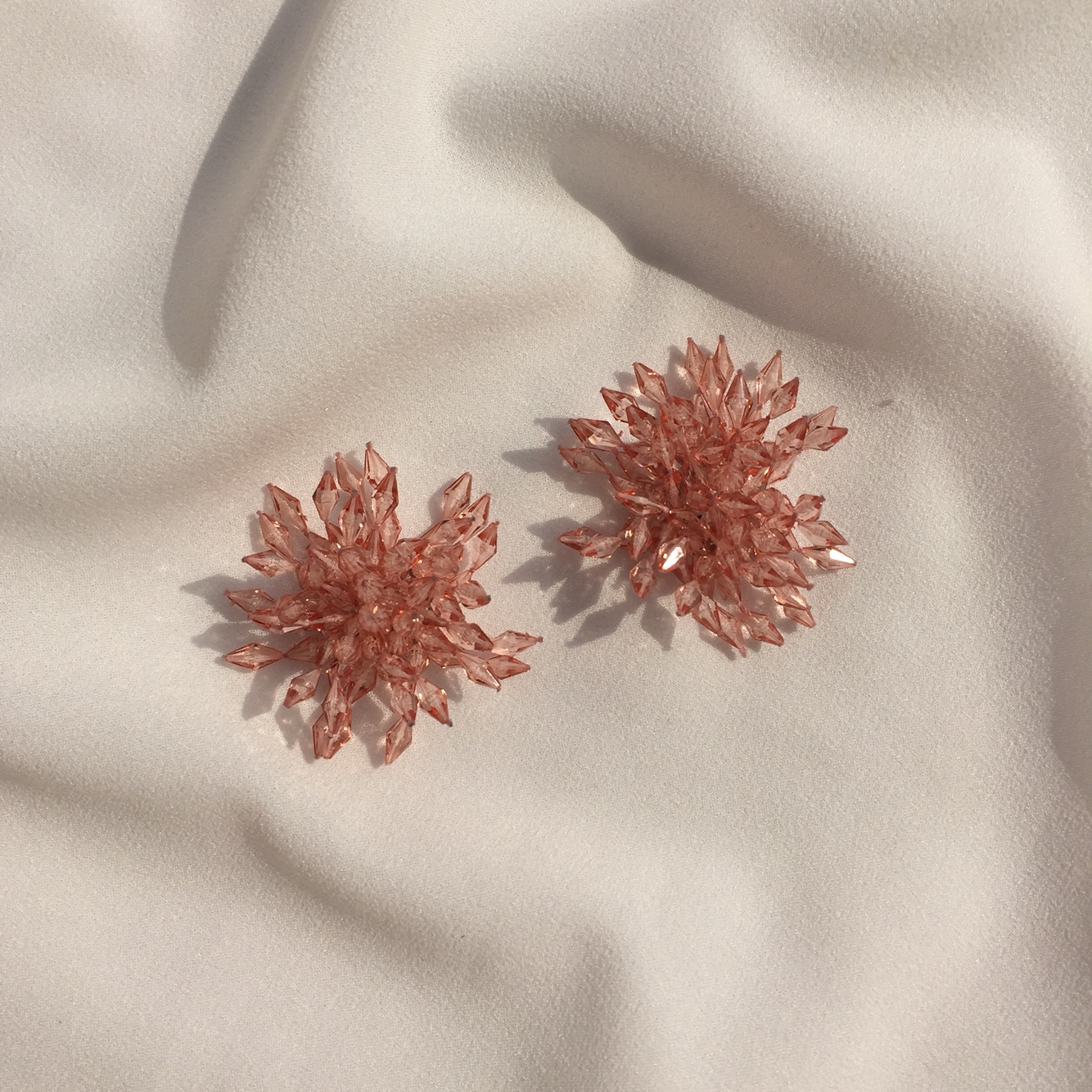 <b><p>Kim Hee Sun and Na Yog Flower earrings Small</p></b><b><p>キム・ヒソン、キム・ナヨンst 花のイヤリング スモールサイズ、 グィチ可能 トーク運転</p></b><br /><br /><p align='center'>
