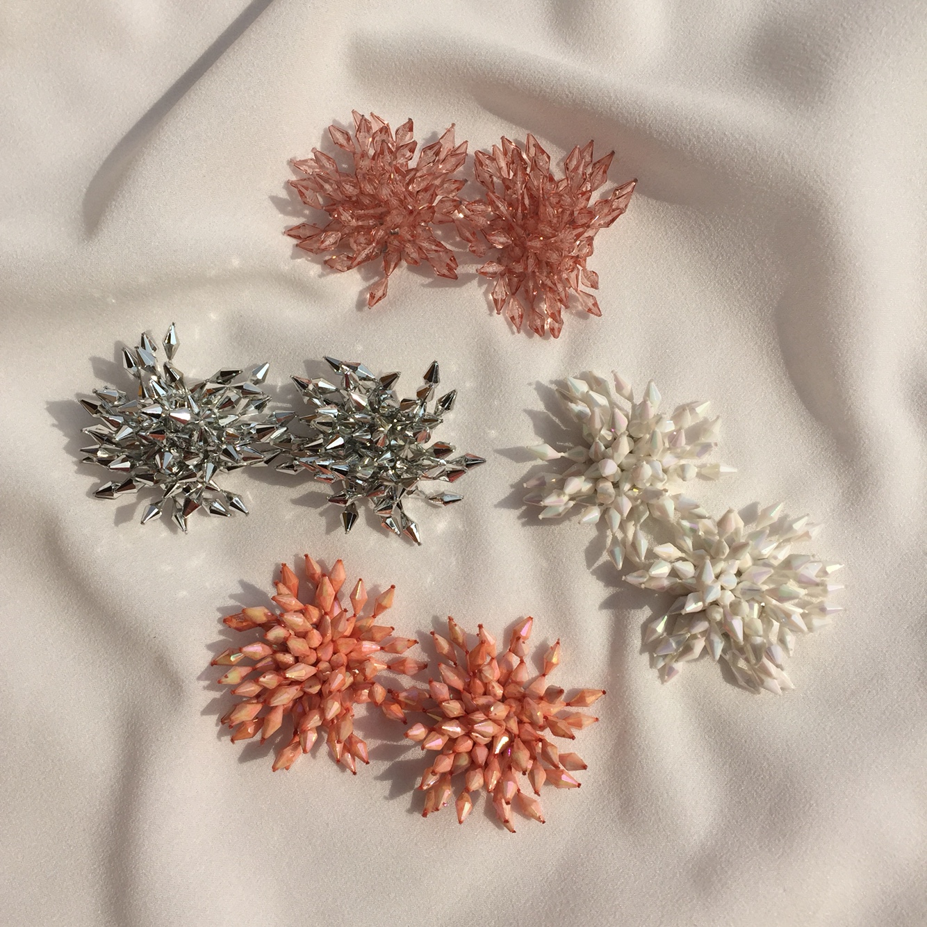 <b><p>Kim Hee Sun and Na Yog Flower earrings Small</p></b><b><p>キム・ヒソン、キム・ナヨンst 花のイヤリング スモールサイズ、 グィチ可能 トーク運転</p></b><br /><br /><p align='center'>