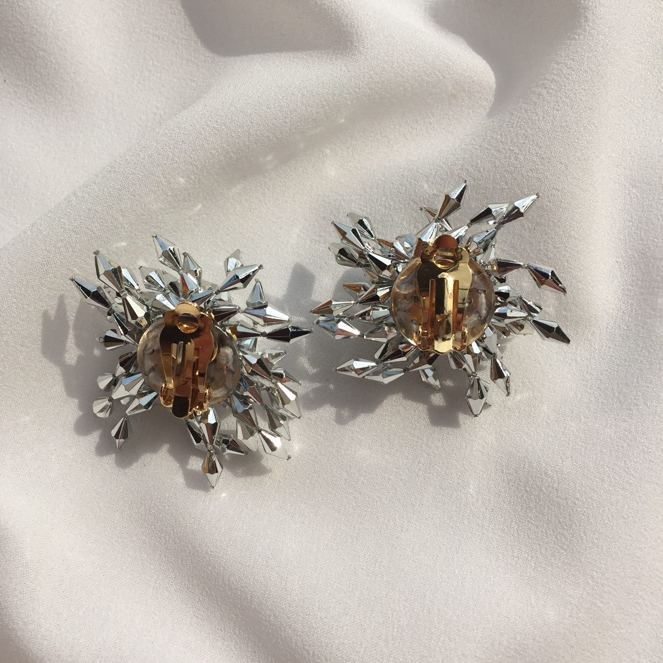 <b><p>Kim Hee Sun and Na Yog Flower earrings Small</p></b><b><p>キム・ヒソン、キム・ナヨンst 花のイヤリング スモールサイズ、 グィチ可能 トーク運転</p></b><br /><br /><p align='center'>