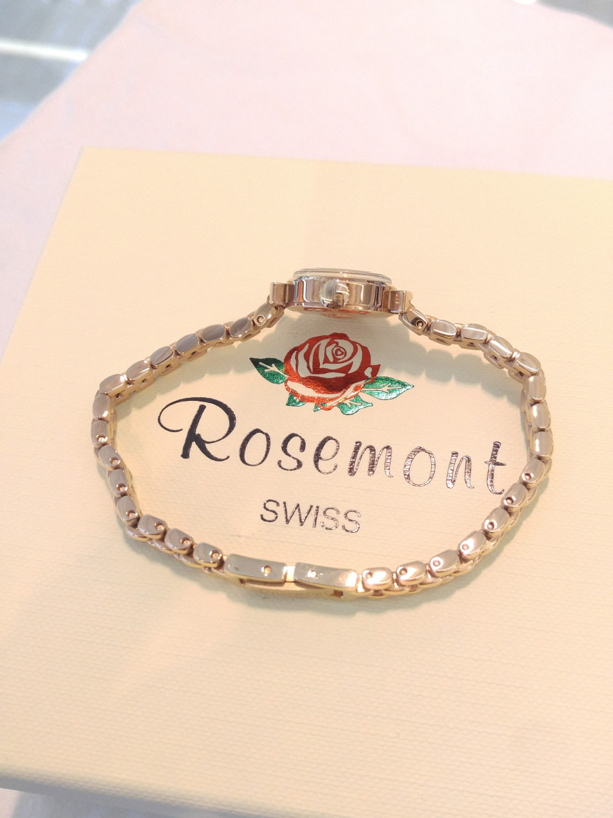 <b><p>Gallery Auck Rhombus feme watch RS#7N-05</p></b><b><p>ギャラリーオクロック ローズモン女性メタル時計 RS＃7N-05 スタイリッシュル</p></b><br /><br /><p align='center'>